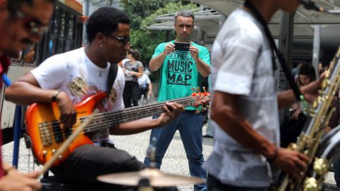 Brasileiro cria plataforma colaborativa com músicos de vários países – Cultura – Estadão