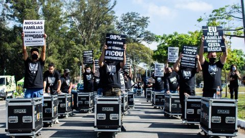 Técnicos de eventos realizam protesto em São Paulo pela volta ao trabalho durante a pandemia