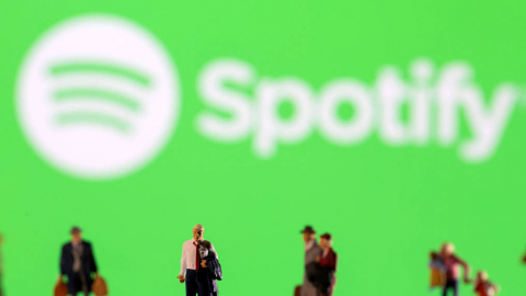 Spotify realiza demissões significativas em equipe de podcasts para ajustar estratégia de áudio digital